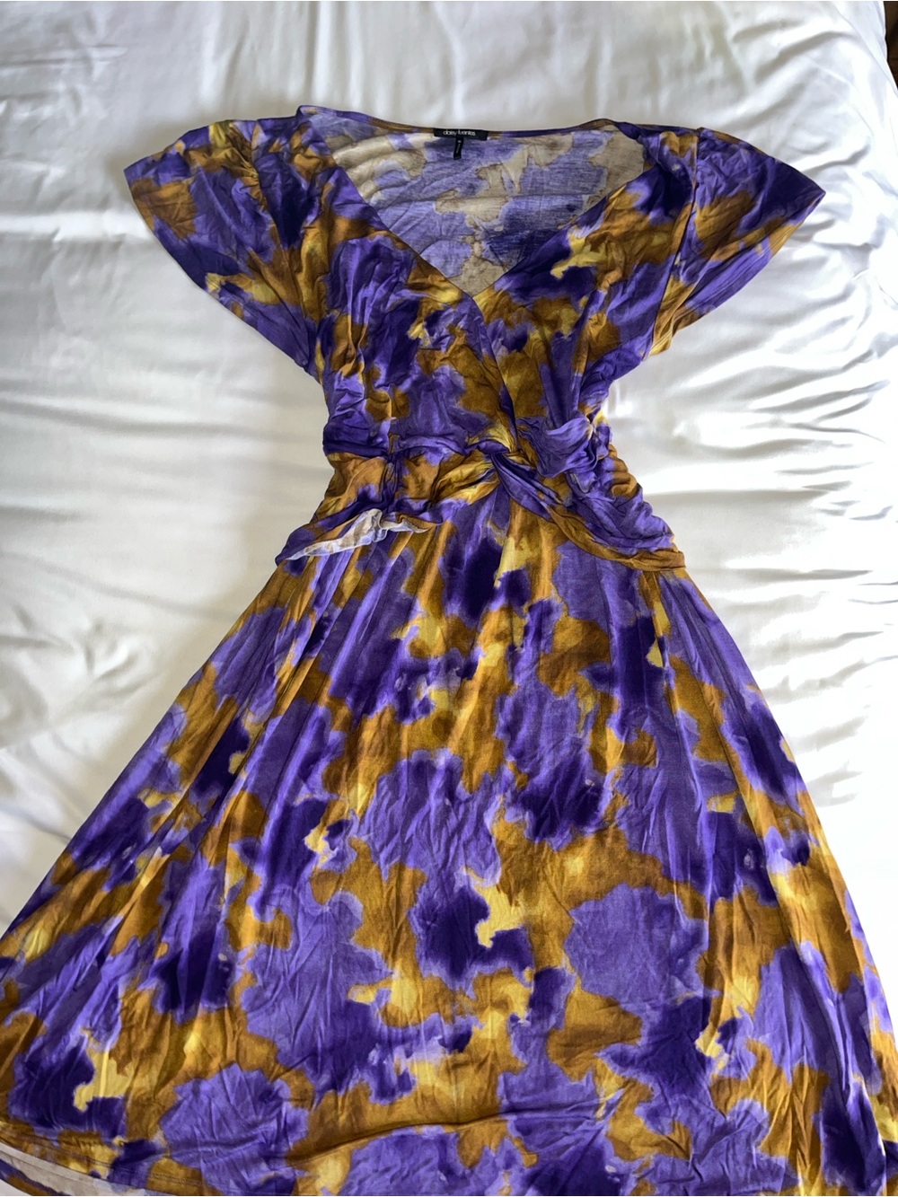 Super Dreamy Daisy Fuentes Purple & Gold Abstract Wrap Midi Dress